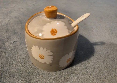 Hand painted daisy ceramic - hand,