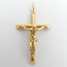 FINE 9CT GOLD CRUCIFIX PENDANT - 4.8 GRAMS