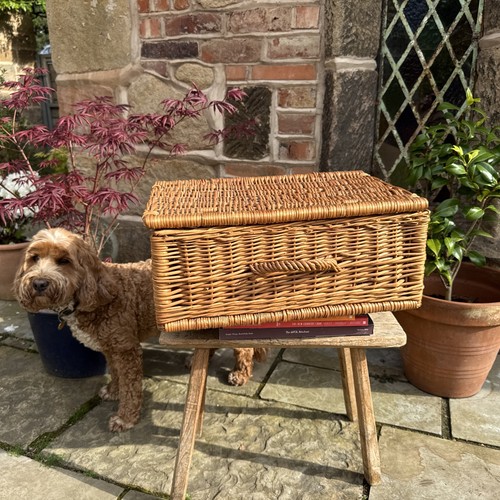 Large wicker hamper with - wicker, lid
