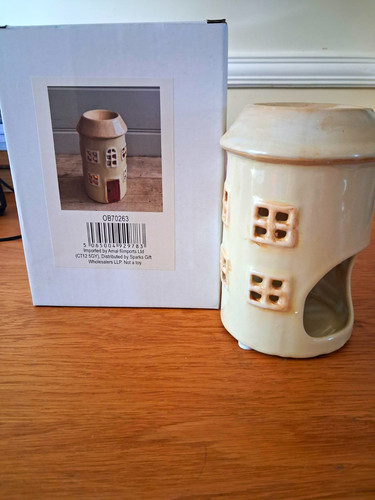 Ceramic house tea light - house,
