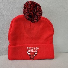 CHICAGO BULLS NBA Red Adult Beanie Winter Hat Cap Pom EUC