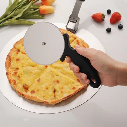 Pizza wheel cutter - pizza,