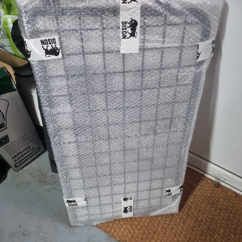 Rear middle window mesh guard - rear,