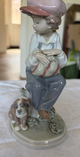 Lladro n332 seated - n332, boy