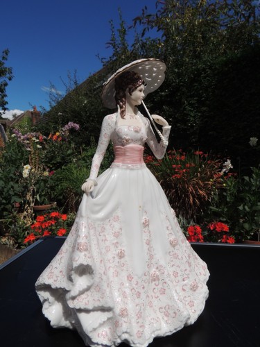 Royal worcester figurine a - worcester,
