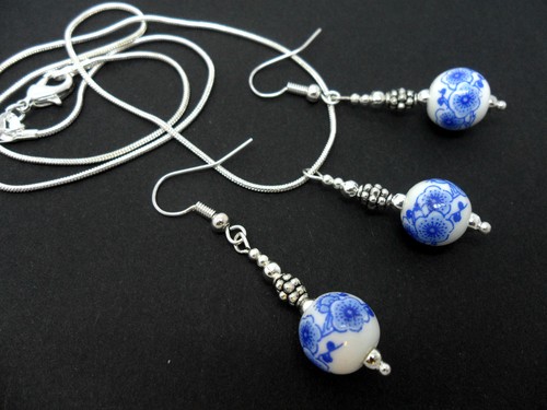 Pretty blue white - blue/white,