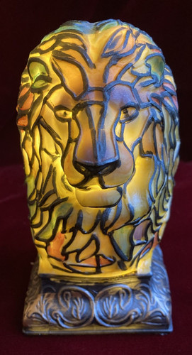 Illuminated lion head - illuminated,