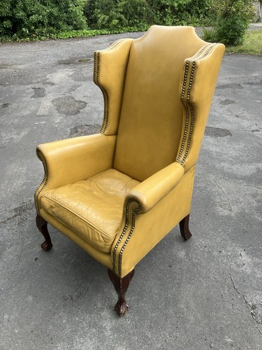 Wing back queen - queen, in