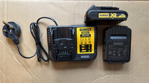 Dewalt dcb113 battery charger - dewalt,