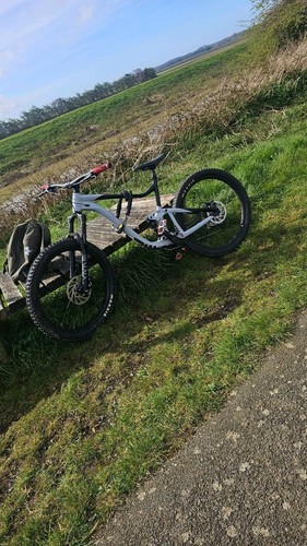 Downhill mountain bike - downhill,