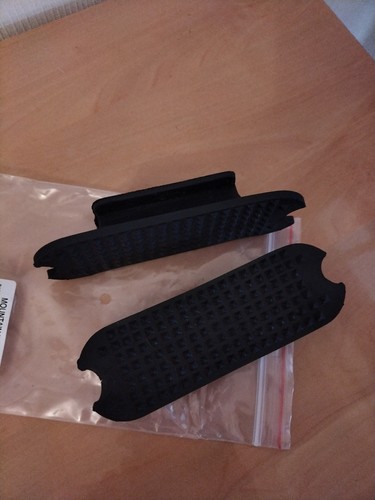 Black rubber stirrup treads - black,
