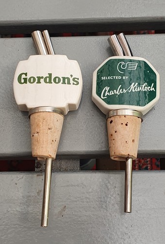 Gordon gin and charles - gordon's,