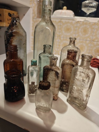 Lot old bottles - 11, of