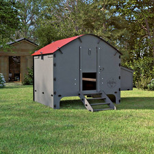 PLASTIC CHICKEN COOP & POULTRY