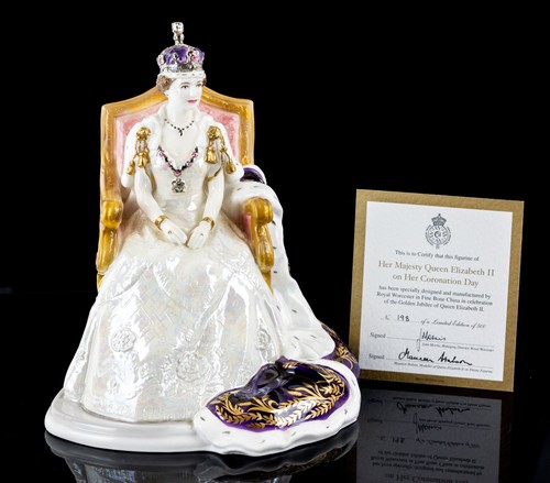 Royal worcester queen - worcester, 'hm