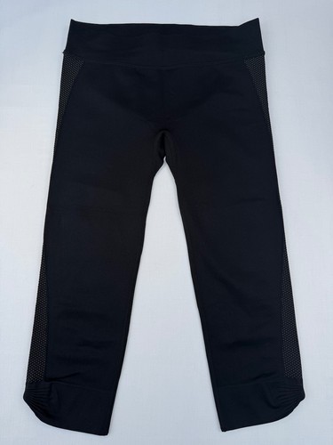 Black mesh panel cropped - mesh,