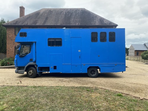 Horse box with living space