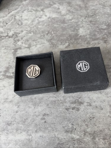 Pin badge motor car - mg,