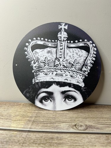 Modern crown portrait metal - modern,