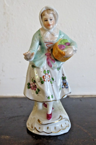 Sitzendorf porcelain figurine - sitzendorf,