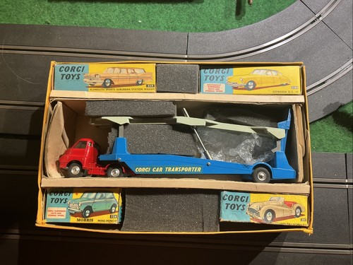 Corgi toys carrimore car - toys,