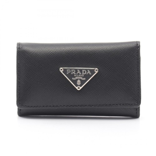 Prada triangular plate row - triangular,