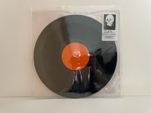 Skull scratching volume - skull,