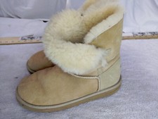 UGG Bailey Button II Womens 5