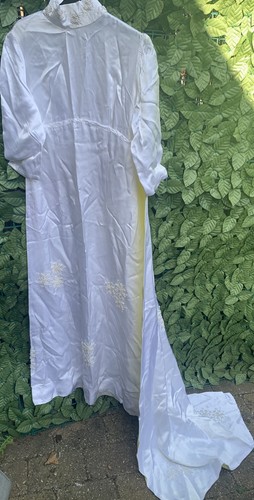 Vintage retro white satin high - retro,