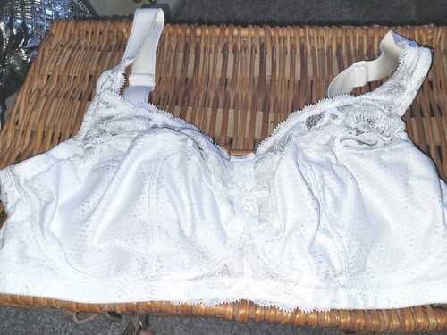 White non wired - wired, size