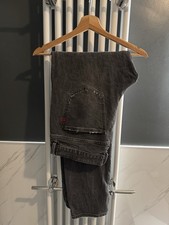 Men’s black distressed