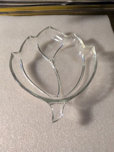 Clear glass leaf design dish - clear,