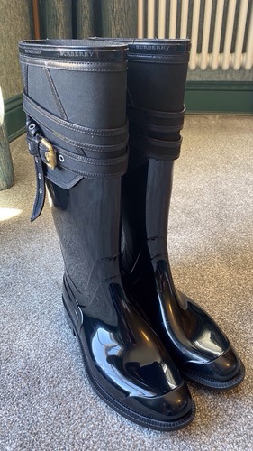 Beautiful burberry patent - burberry,