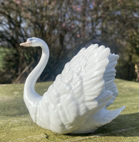 Lladro curved neck swan 6175 - lladro,