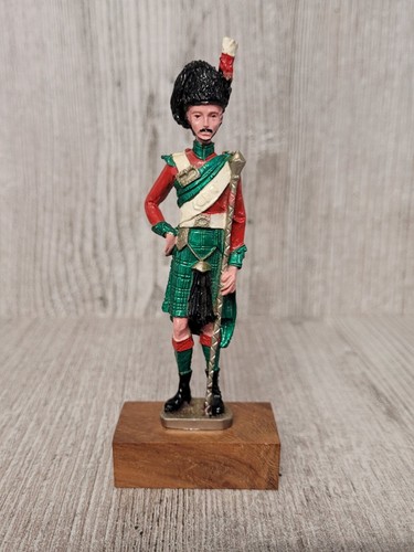 Metal painted highlanders - painted,