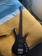 Warwick corvette fretless bass