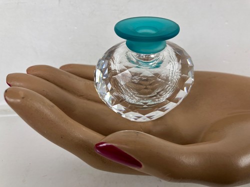 Swarovski cut crystal - cut, perfume
