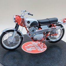 EBBRO 1/10 Honda CL72 1962 red