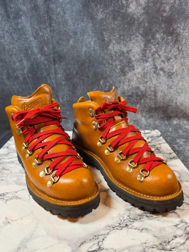 Danner mountain light cascade - light,