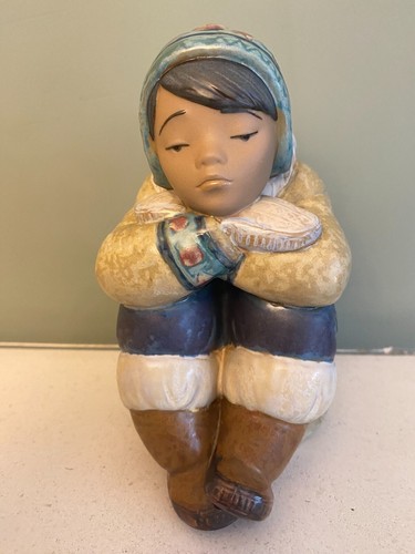 Lladro gres pensive eskimo boy