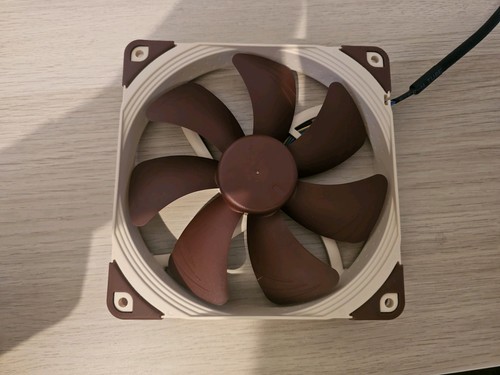 Noctua a14 pwm - 140mm, case