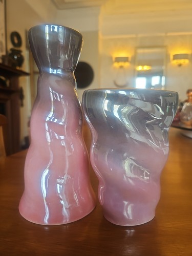 Pair maling vases - of,