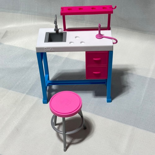 Barbie career science lab - lab, desk