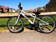 ridgeback kids bike 17 inch and suitable for on and off road