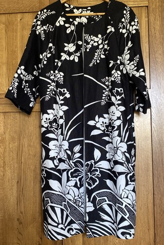 East size black - black, white