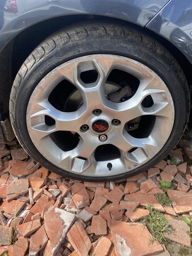 Ford fiesta alloy - 1,