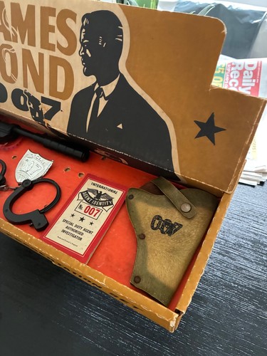 James bond 007 lone - bond,