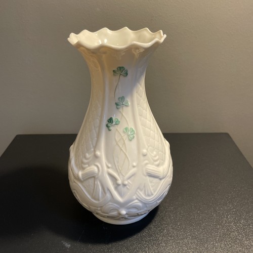 Belleek dalraide vase shamrock - dalraide,
