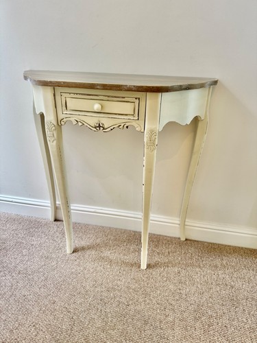 The shabby chic - chic, half-moon