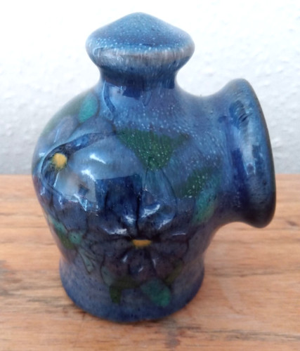 Petite guernsey pottery table - guernsey,